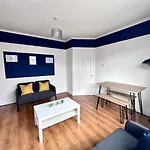 Lovely Apartment Near Newcastle, Driveway, Wifi